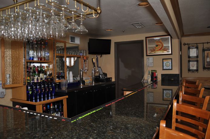 Imagen de la habitación del Hotel Oxford Suites Redding. Foto 8