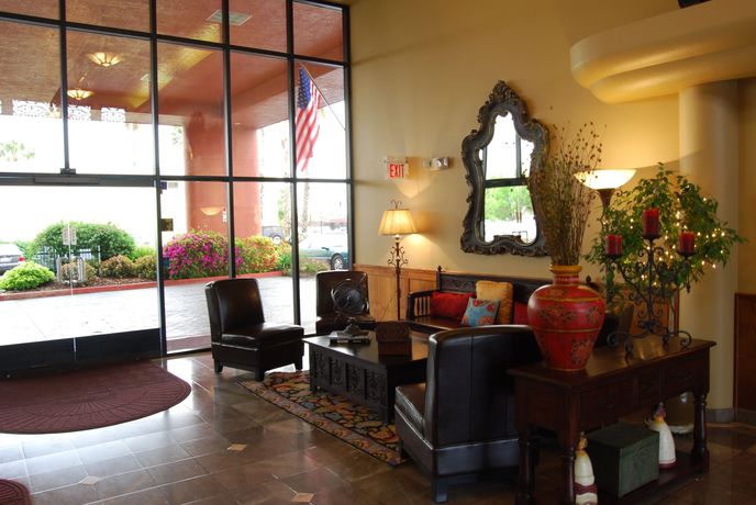Imagen del bar/restaurante del Hotel Oxford Suites Redding. Foto 4