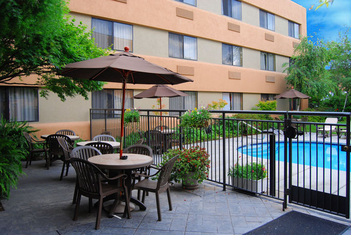 Imagen general del Hotel Oxford Suites Redding. Foto 3