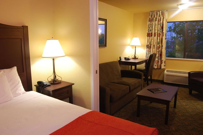 Imagen de la habitación del Hotel Oxford Suites Redding. Foto 11