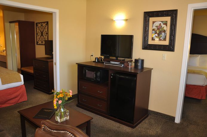 Imagen de los interiores del Hotel Oxford Suites Redding. Foto 15