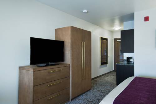 Imagen de la habitación del Hotel Oxford Suites Sonoma County. Foto 1