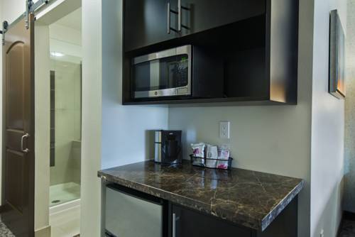 Imagen de la habitación del Hotel Oxford Suites Sonoma County. Foto 4