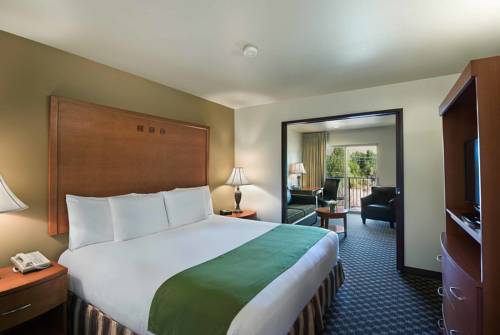 Imagen de la habitación del Hotel Oxford Suites Yakima. Foto 9