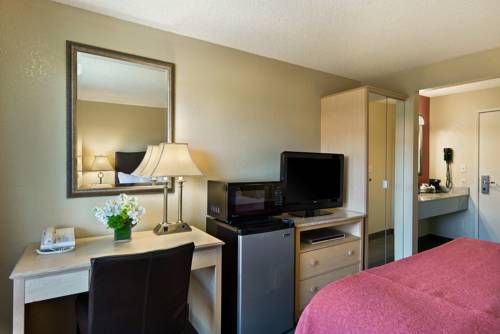Imagen de la habitación del Hotel Oxnard Inn Lancaster. Foto 16