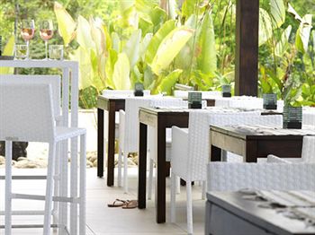 Imagen de la piscina del Hotel Oxygen Jungle Villas and Spa. Foto 14