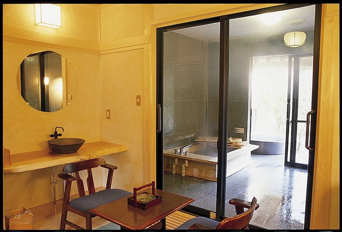Imagen de la piscina del Hotel Oyado Sansui. Foto 16
