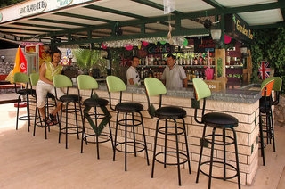Imagen del bar/restaurante del Hotel Oylum Garden. Foto 3