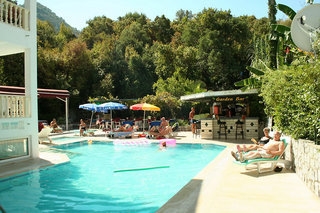 Imagen de la piscina del Hotel Oylum Garden. Foto 5