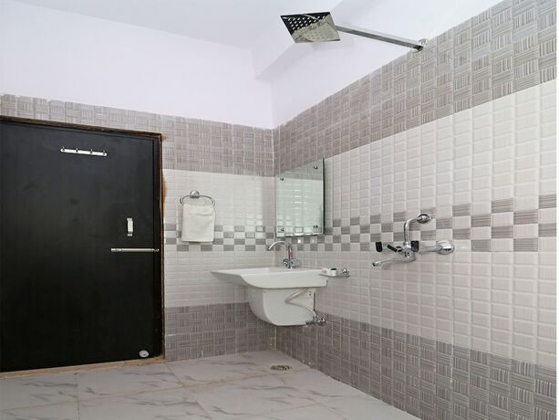 Imagen de la habitación del Hotel Oyo 10133 Rama Grand Hs. Foto 8
