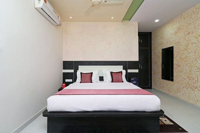 Imagen de la habitación del Hotel Oyo 10133 Rama Grand Hs. Foto 10