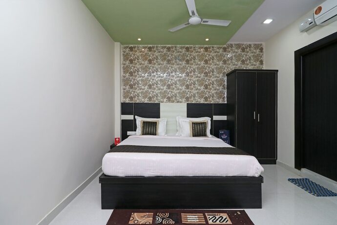 Imagen de la habitación del Hotel Oyo 10133 Rama Grand Hs. Foto 12