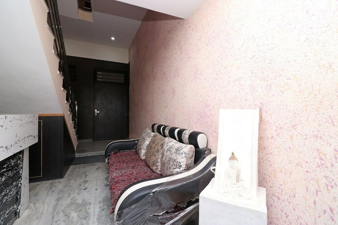 Imagen de los interiores del Hotel Oyo 10133 Rama Grand Hs. Foto 18