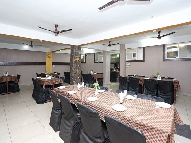 Imagen del bar/restaurante del Hotel Oyo 10137 Vaishnavi. Foto 2