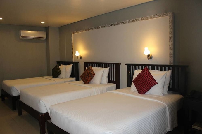 Imagen de la habitación del Hotel Oyo 103 Artina Suites. Foto 6