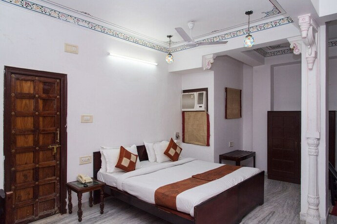 Imagen de la habitación del Hotel Oyo 10319 Pichola Haveli. Foto 13