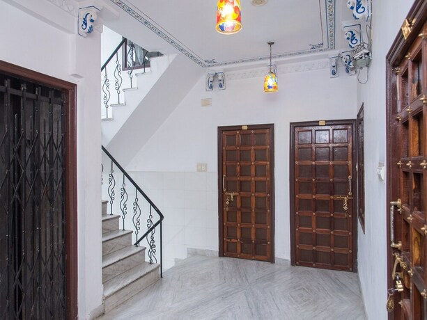 Imagen de los interiores del Hotel Oyo 10319 Pichola Haveli. Foto 34