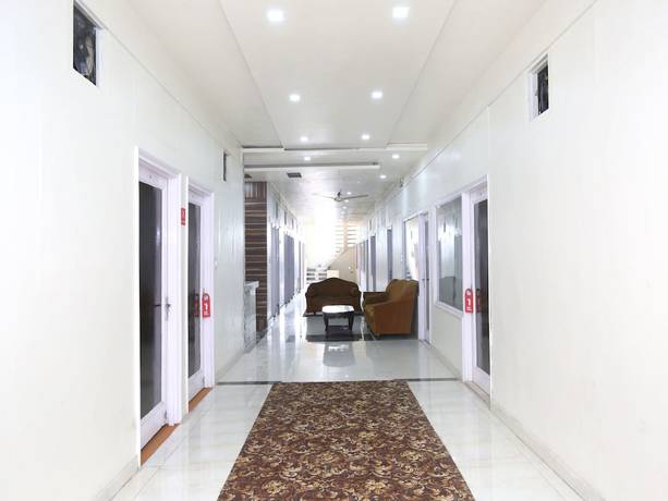 Imagen de los interiores del Hotel Oyo 10376 Golden Inn. Foto 20