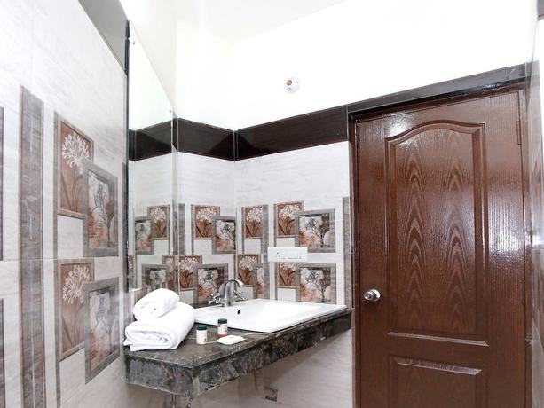 Imagen de la habitación del Hotel Oyo 10384 Rajesh Palace. Foto 16