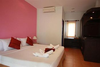 Imagen de la habitación del Hotel Oyo 1046 Noppharat Resort. Foto 2