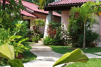 Imagen de los exteriores del Hotel Oyo 1046 Noppharat Resort. Foto 16