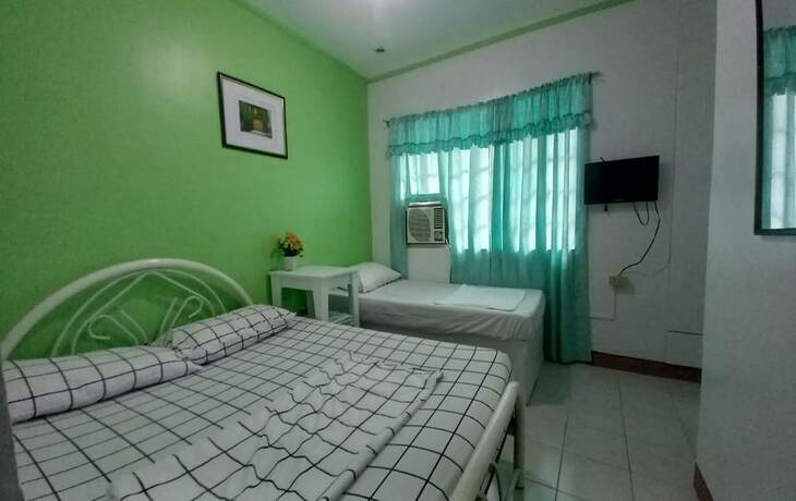 Imagen de la habitación del Hotel Oyo 1048 Jomckayl Apartelle. Foto 22