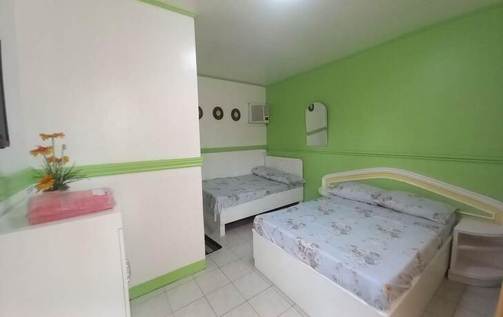 Imagen de la habitación del Hotel Oyo 1048 Jomckayl Apartelle. Foto 28