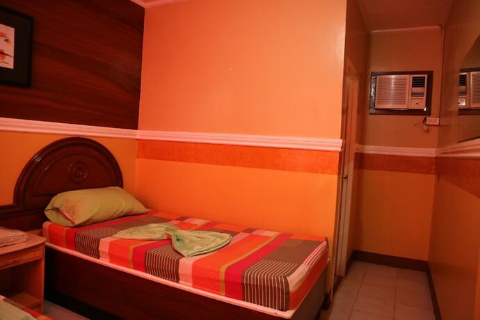 Imagen de la habitación del Hotel Oyo 1048 Jomckayl Apartelle. Foto 29