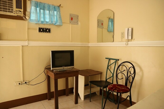 Imagen de la habitación del Hotel Oyo 1048 Jomckayl Apartelle. Foto 33
