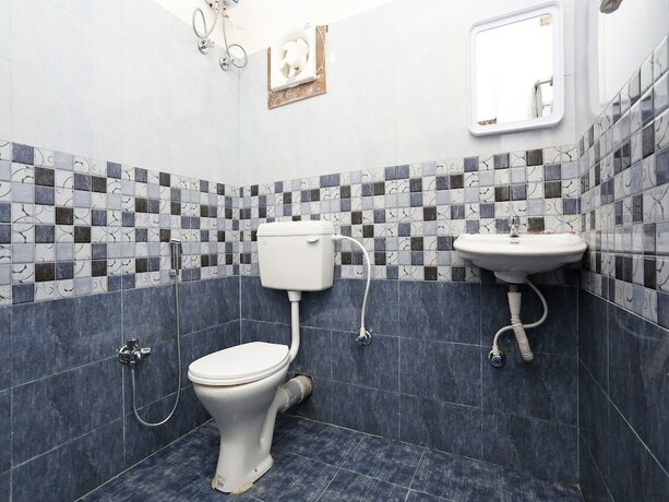 Imagen de la habitación del Hotel Oyo 10512 Toshani Palace. Foto 13