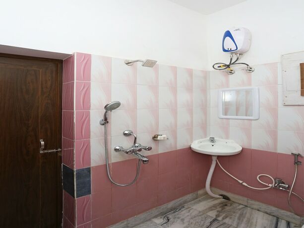 Imagen de la habitación del Hotel Oyo 10512 Toshani Palace. Foto 15