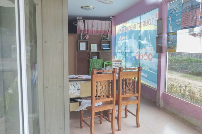 Imagen de los interiores del Hotel Oyo 1060 Lanta Andaleaf Bungalow. Foto 17