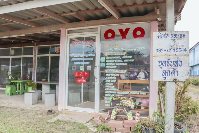 Imagen de los interiores del Hotel Oyo 1060 Lanta Andaleaf Bungalow. Foto 19