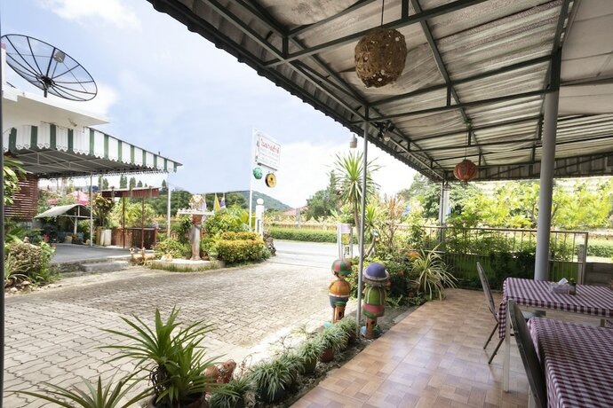 Imagen de los exteriores del Hotel Oyo 1060 Lanta Andaleaf Bungalow. Foto 16