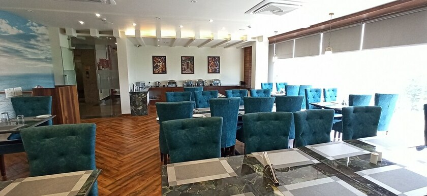 Imagen del bar/restaurante del Hotel Oyo 10876 Taj Signature. Foto 7
