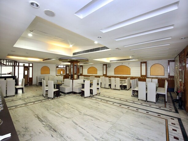 Imagen del bar/restaurante del Hotel Oyo 10990 Gobind Regency. Foto 4