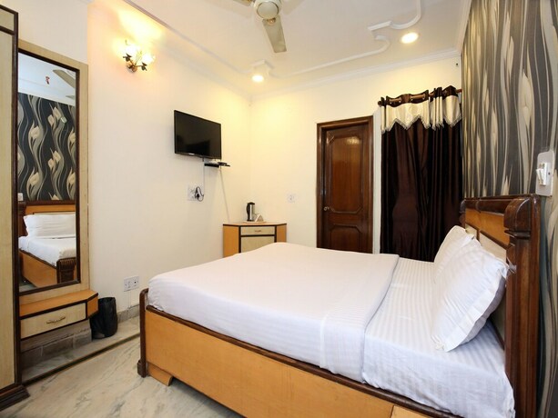 Imagen de la habitación del Hotel Oyo 10990 Gobind Regency. Foto 7