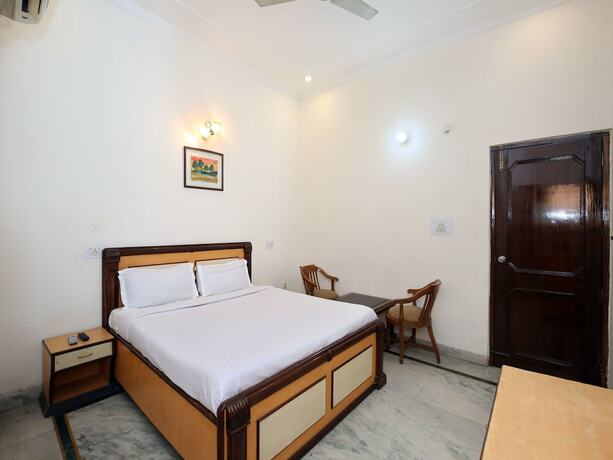 Imagen de la habitación del Hotel Oyo 10990 Gobind Regency. Foto 16