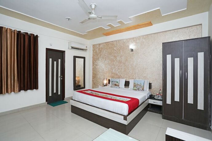 Imagen de la habitación del Hotel Oyo 11005 Shanti Palace. Foto 17