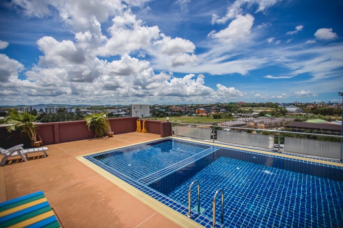Imagen de la piscina del Hotel Oyo 1130 Ck Resort Pattaya. Foto 18