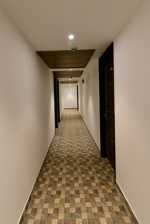 Imagen de los interiores del Hotel Oyo 11367 Yellow. Foto 15