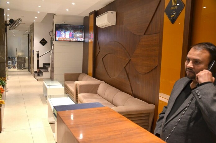 Imagen de los interiores del Hotel Oyo 11680 Grand Star. Foto 9