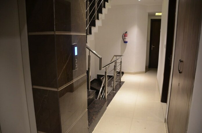 Imagen de los interiores del Hotel Oyo 11680 Grand Star. Foto 10
