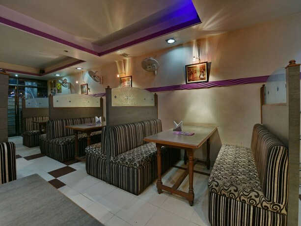 Imagen del bar/restaurante del Hotel Oyo 11923 Rajdhani Palace. Foto 2