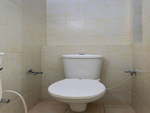 Imagen de la habitación del Hotel Oyo 12086 Panchsheel. Foto 9