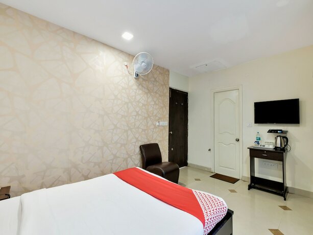Imagen de la habitación del Hotel Oyo 12120 Srico. Foto 8