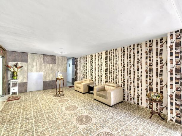Imagen de los interiores del Hotel Oyo 12120 Srico. Foto 16