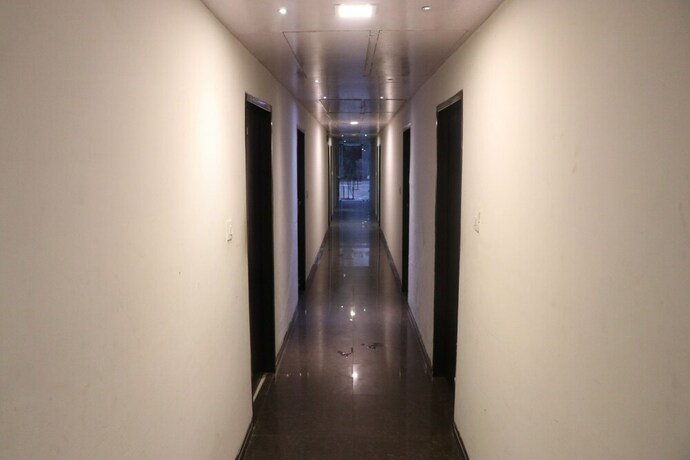 Imagen de los interiores del Hotel Oyo 12206 The Black Gold. Foto 17