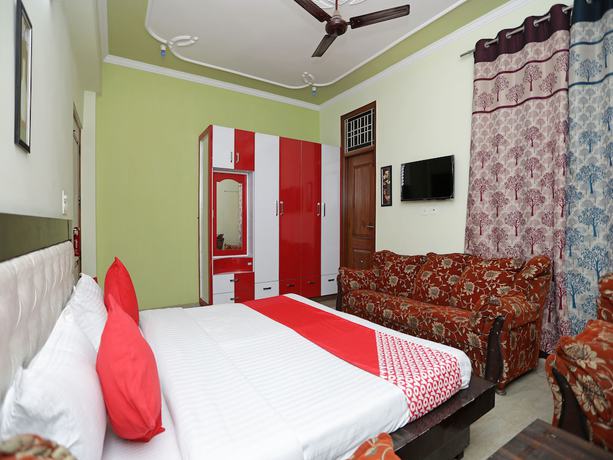 Imagen de la habitación del Hotel Oyo 12502 City. Foto 3
