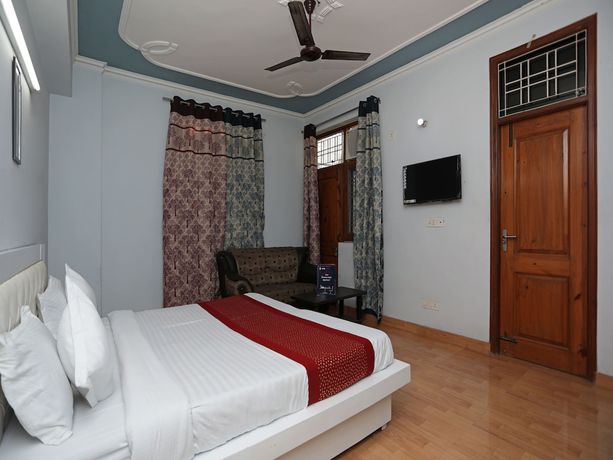 Imagen de la habitación del Hotel Oyo 12502 City. Foto 8